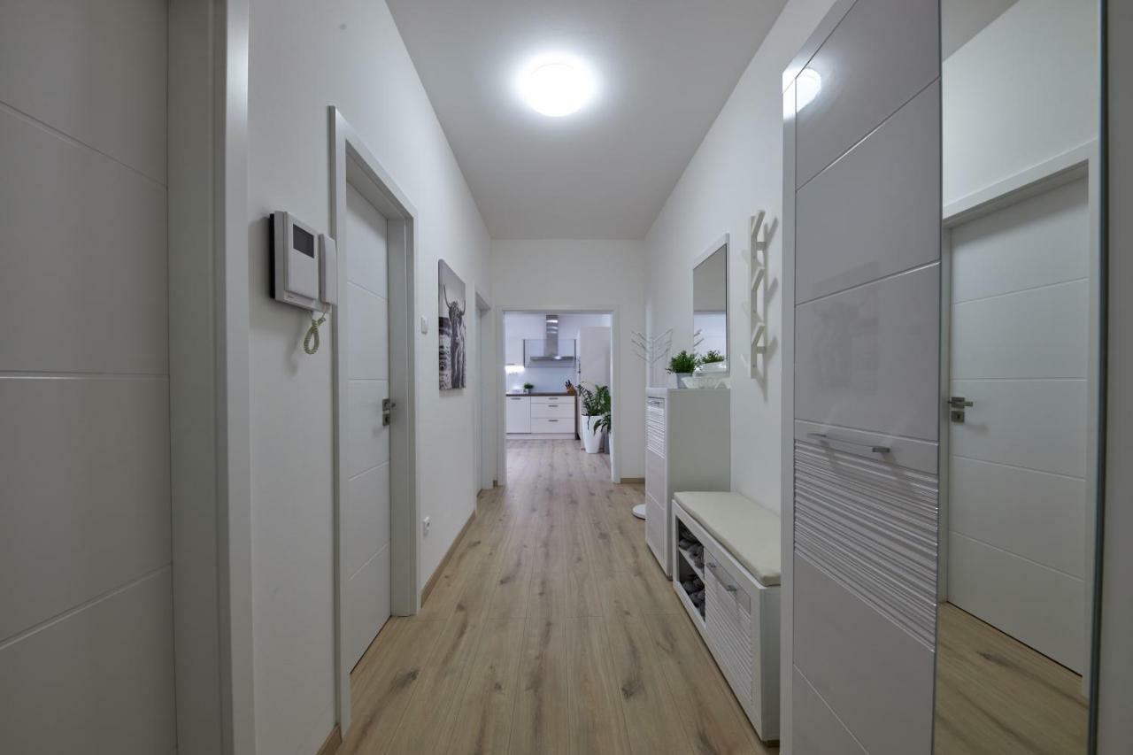 Le Monde Apartment Bratislava - Amazing 5Bdr In Downtown Екстериор снимка