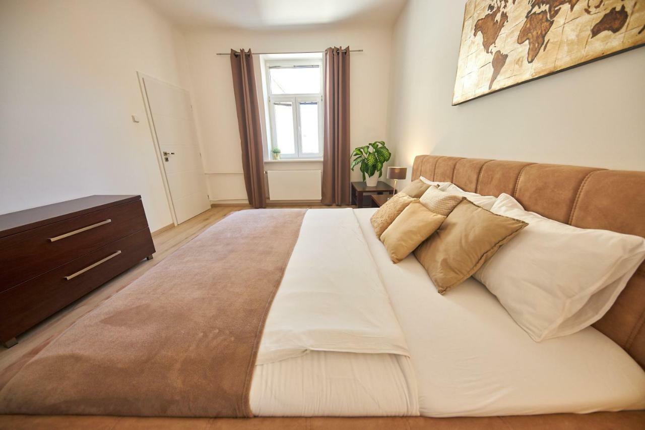 Le Monde Apartment Bratislava - Amazing 5Bdr In Downtown Екстериор снимка