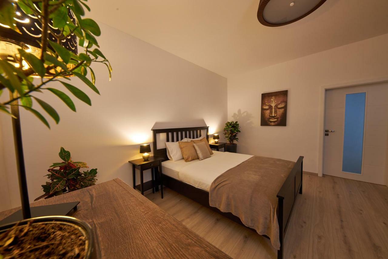 Le Monde Apartment Bratislava - Amazing 5Bdr In Downtown Екстериор снимка