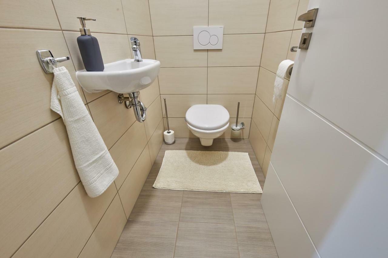 Le Monde Apartment Bratislava - Amazing 5Bdr In Downtown Екстериор снимка