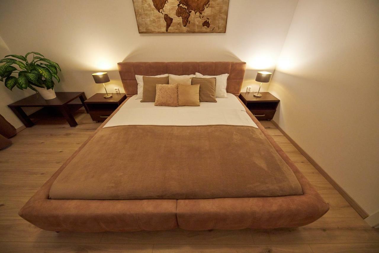 Le Monde Apartment Bratislava - Amazing 5Bdr In Downtown Екстериор снимка