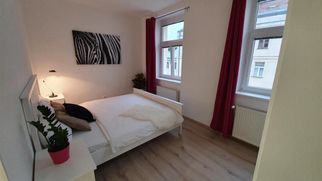 Le Monde Apartment Bratislava - Amazing 5Bdr In Downtown Екстериор снимка
